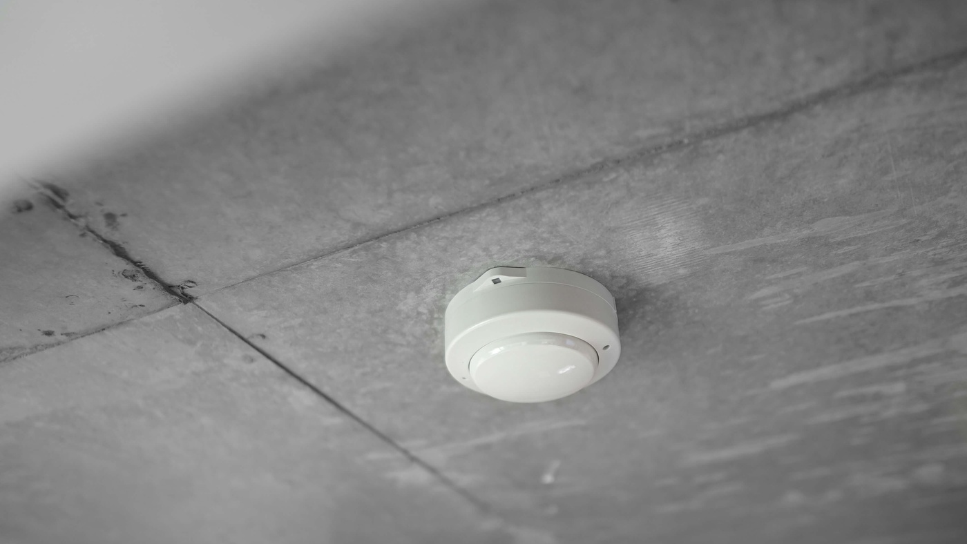 BS 5839-6 compliant domestic fire alarm smoke detector installed by DACT engineers in Rugby